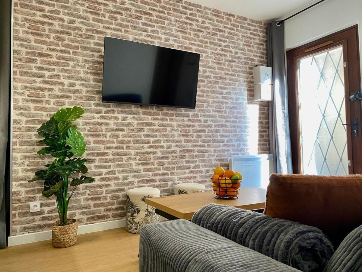 Les Logis D'Esmeralda-Des Appartements Au Charme Intemporel Роморантен Экстерьер фото
